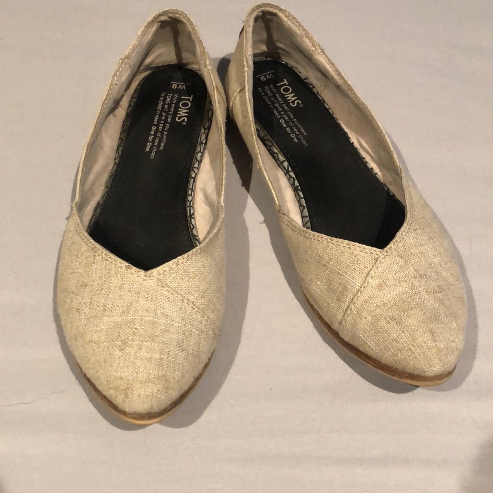 Tom’s canvas flats